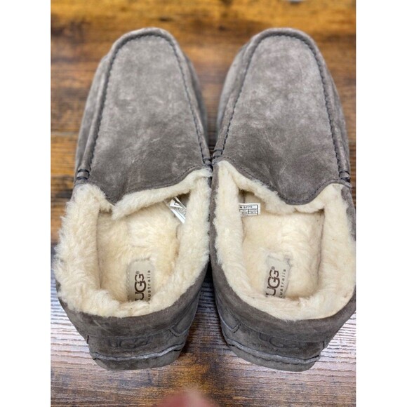Ugg Men\'s Size 12 Taupe Suede Shearling Lined Slippers House Shoes Casual Comfy main image 11